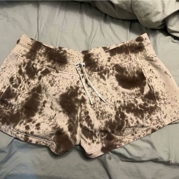 Lululemon tie-dye terry cloth shorts - Picture 5 of 5